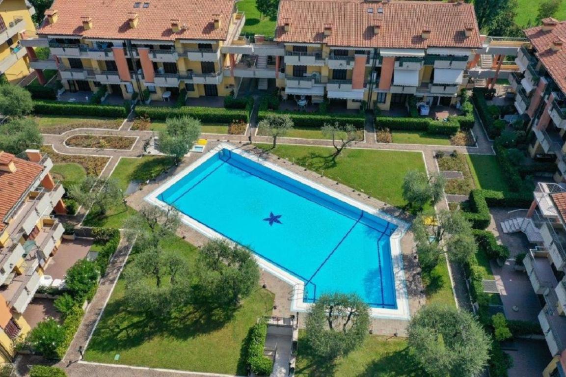 Apartamento Discovery Flat With Pool & Bikes Sirmione Exterior foto