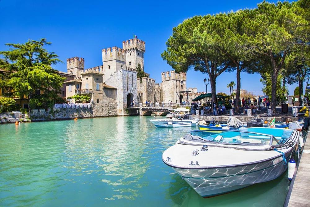 Apartamento Discovery Flat With Pool & Bikes Sirmione Exterior foto